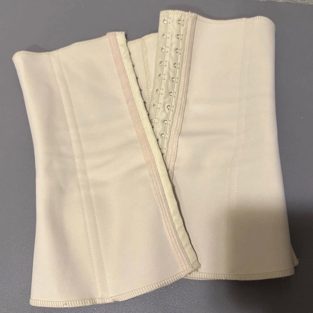 High-Compression Cream Waist Cincher with Hook Closure